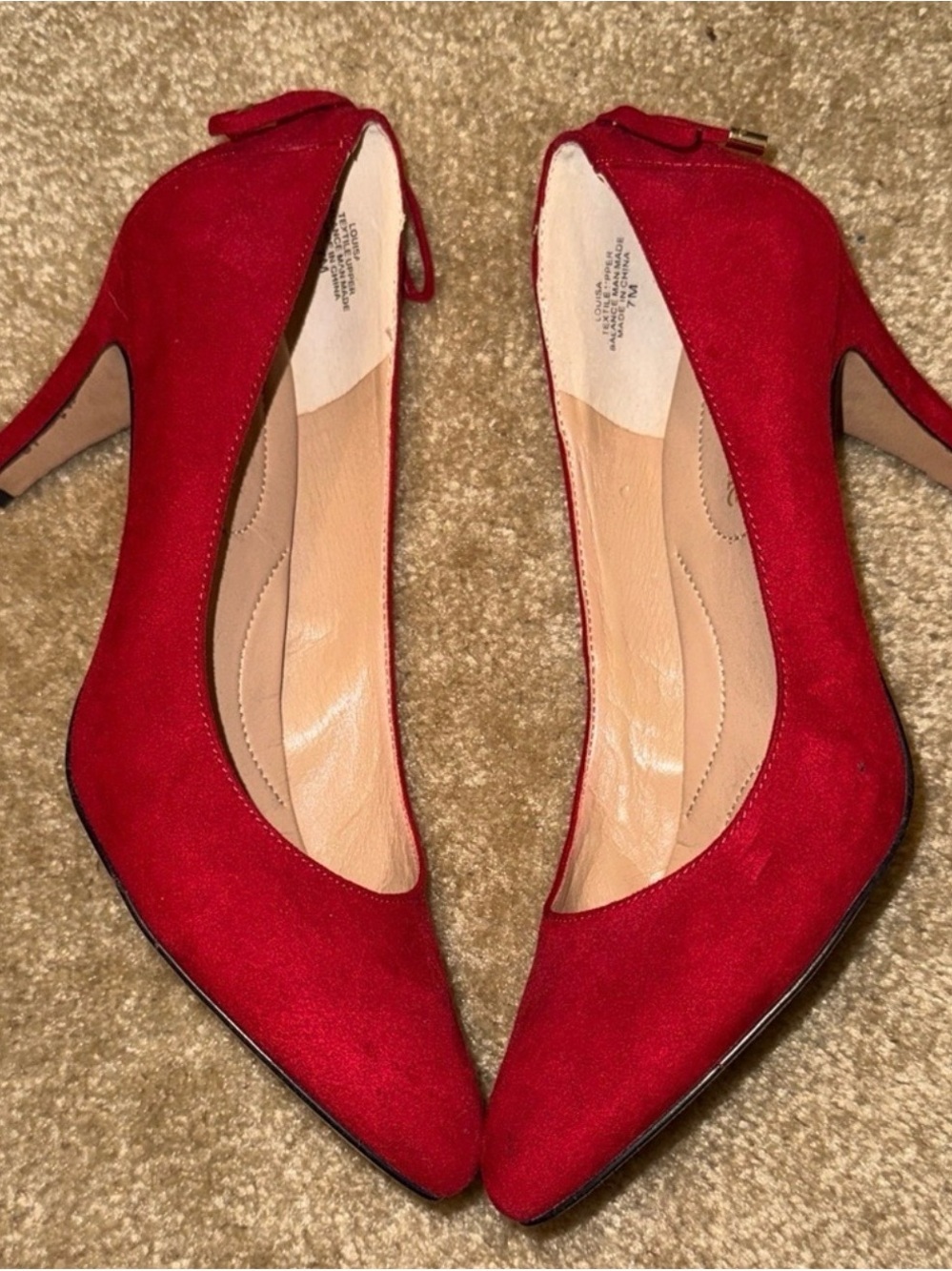 Kelly & Katie Red Pointed-Toe Bow-Back Heels - Picture 3 of 6